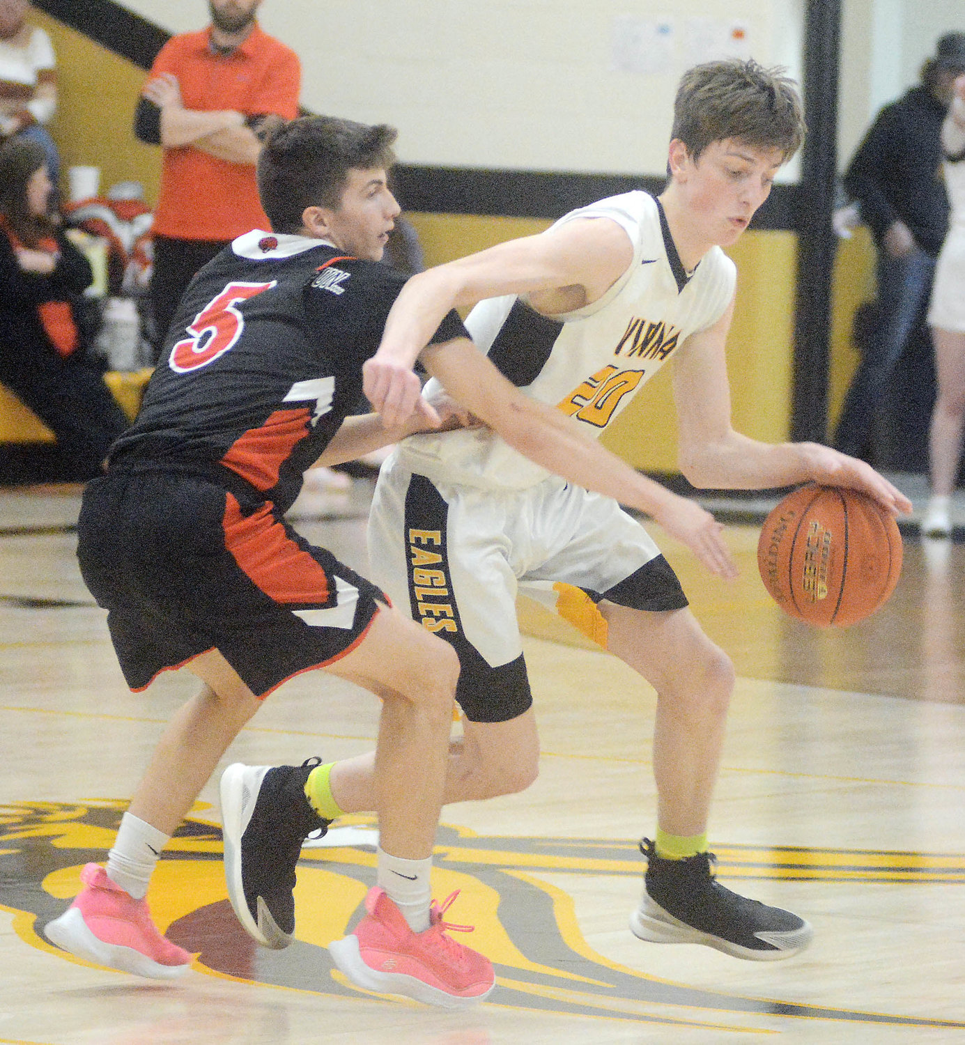 Cash Stricklan (far right) keeps the basketball away from Belle’s Brayden Cadwallader during the annual Battle of Maries County hoops showdown at Vienna High School.